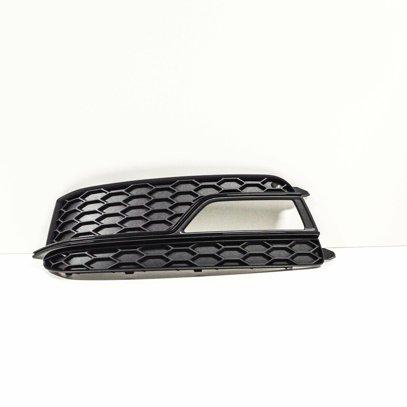 NEW AUDI A5 8T LEFT FOG LIGHT GRILLE 8T0807681K01C 2014 2 NEW AUDI A5 8T LEFT FOG LIGHT GRILLE 8T0807681K01C 2014 - Image 2