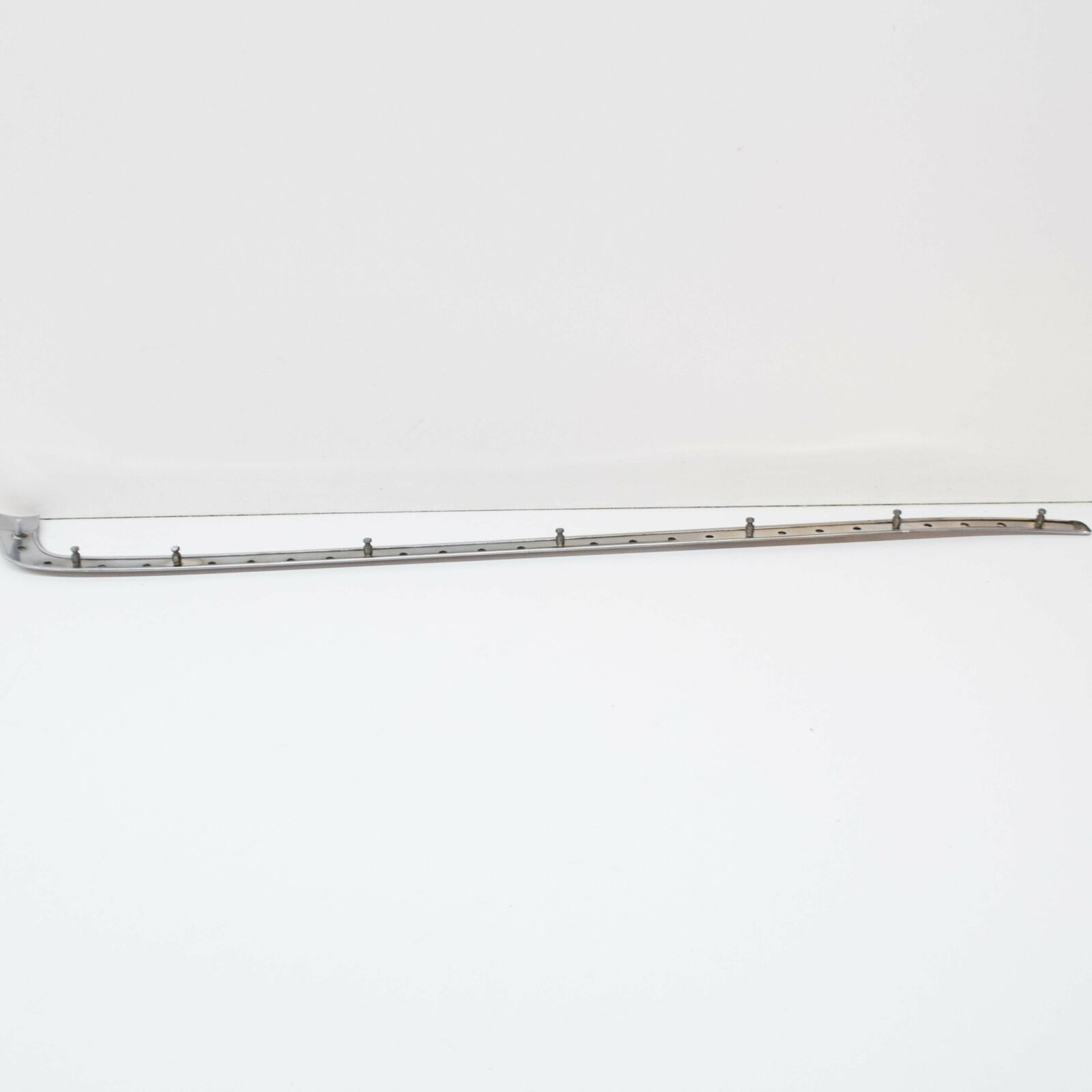 NEW MERCEDES-BENZ E W124 REAR LEFT BUMPER PANELLING TRIM A1248802136 ORIGINAL 2 NEW MERCEDES-BENZ E W124 REAR LEFT BUMPER PANELLING TRIM A1248802136 ORIGINAL - Image 2