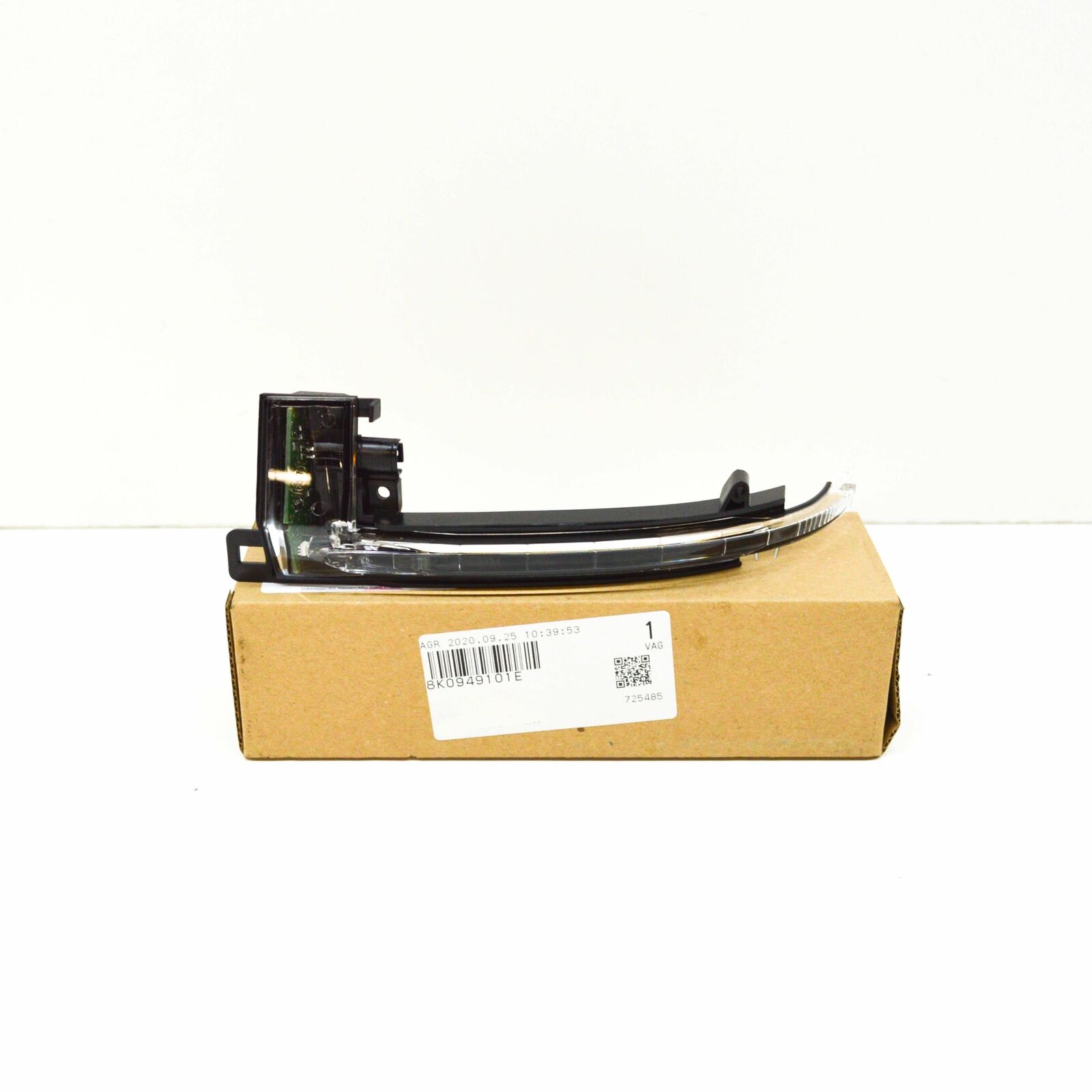 NEW AUDI A5 8T LEFT WING MIRROR TURN INDICATOR 8K0949101E 2 NEW AUDI A5 8T LEFT WING MIRROR TURN INDICATOR 8K0949101E - Image 2
