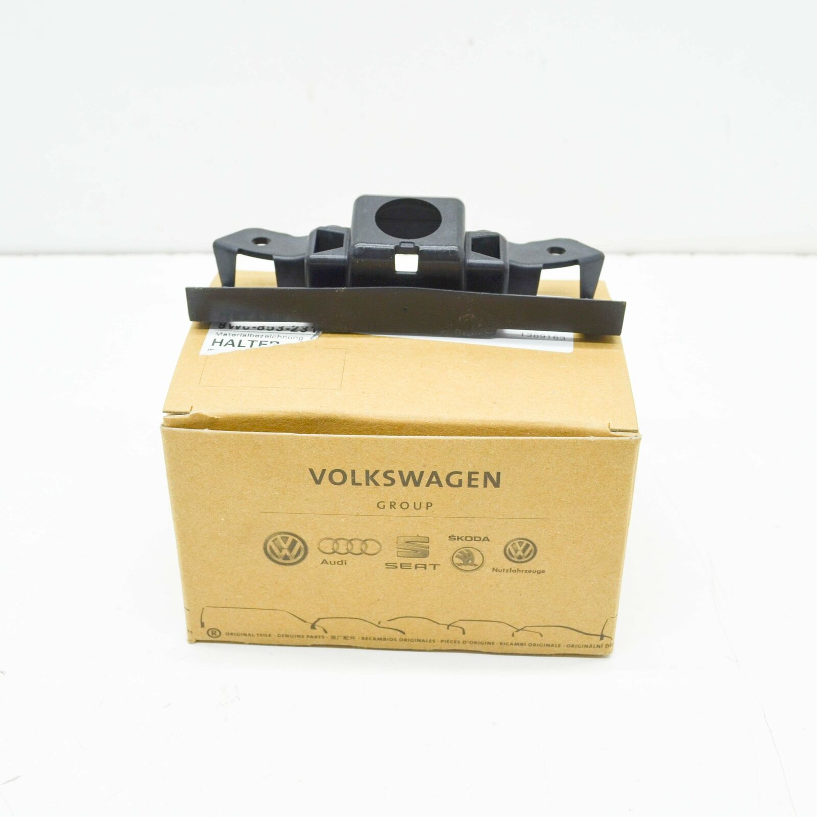 NEW AUDI A4 B9 FRONT RADIATOR GRILLE BRACKET 8W0853231A 2 NEW AUDI A4 B9 FRONT RADIATOR GRILLE BRACKET 8W0853231A - Image 2