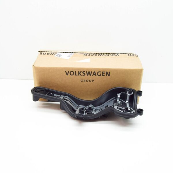 NEW VW AMAROK 2H REAR LEFT BULB CARRIER 2H1945257 ORIGINAL - Image 2