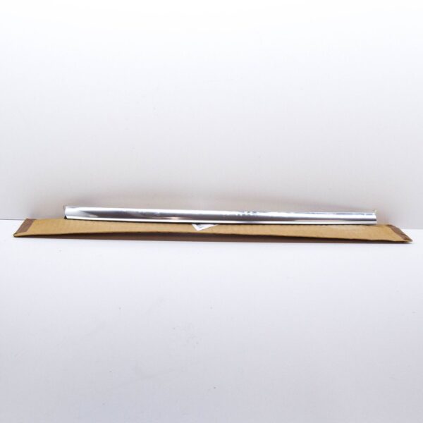 NEW MERCEDES-BENZ S W126 WINDSHIELD TOP RIGHT MOULDING A1266703822 ORIGINAL - Image 2