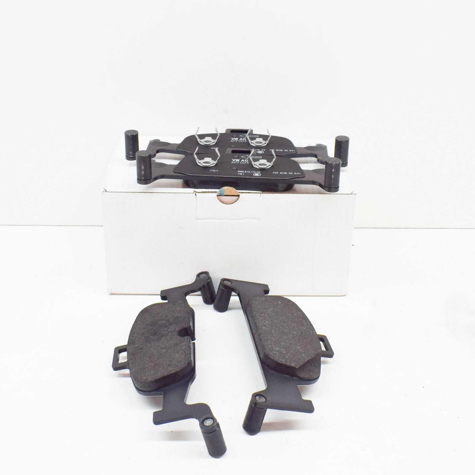 NEW AUDI A4 B9 FRONT WHEEL BRAKE PAD SET 8W0698151BB ORIGINAL 2 NEW AUDI A4 B9 FRONT WHEEL BRAKE PAD SET 8W0698151BB ORIGINAL - Image 2