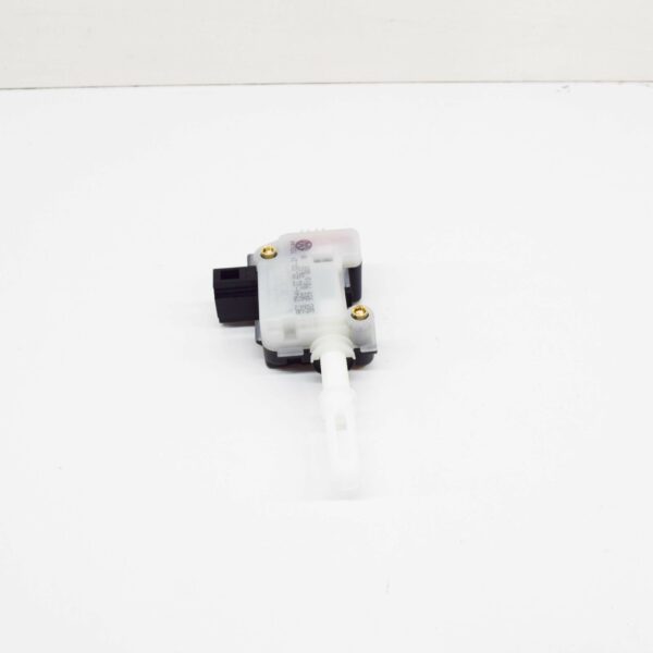NEW VOLKSWAGEN TOUAREG 7L REAR LID LOCK SERVOMOTOR 3B5827061C - Image 2