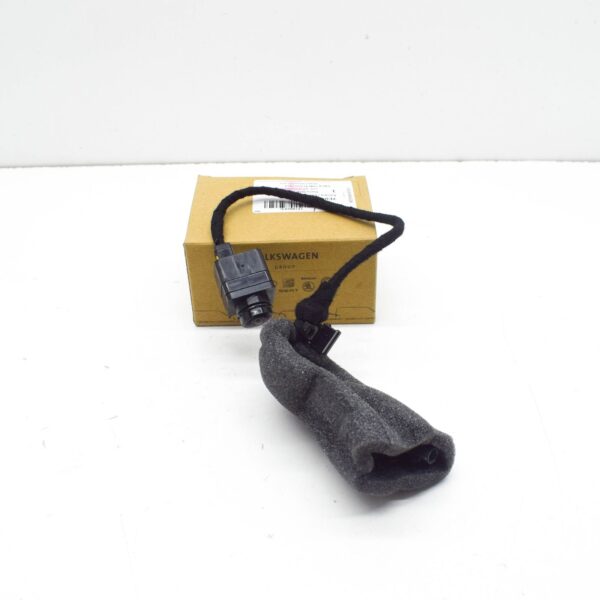 NEW VW TRANSPORTER T6 REAR TAILGATE REVERSE VIEW CAMERA 7E0980121 ORIGINAL - Image 2