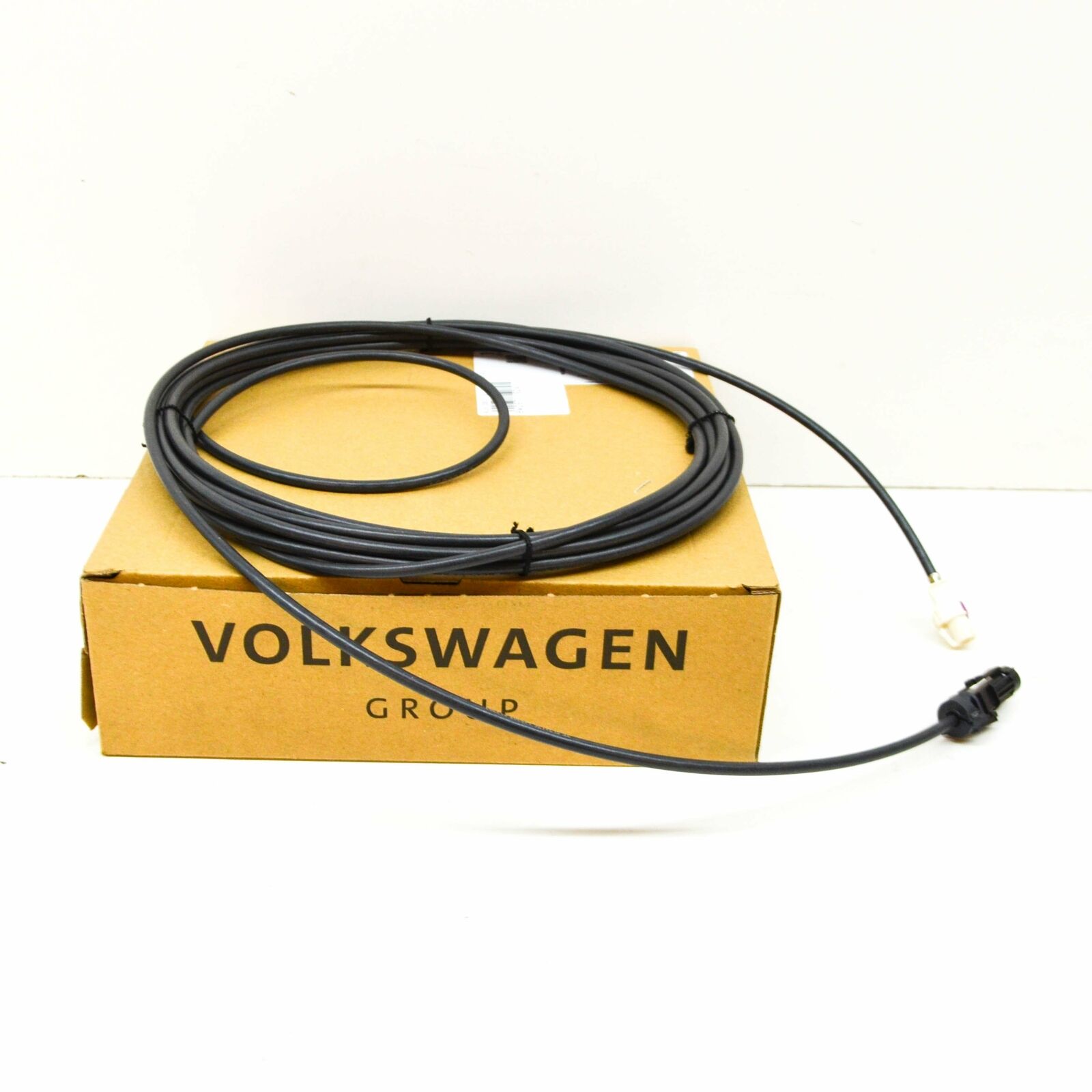 NEW AUDI A4 B9 FRONT CAMERA 4 PIN ADAPTER CABLE LOOM 8W2971192A 2 NEW AUDI A4 B9 FRONT CAMERA 4 PIN ADAPTER CABLE LOOM 8W2971192A - Image 2