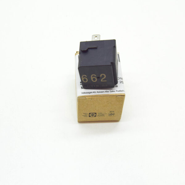 NEW AUDI Q8 4MN ENGINE RELAY 4H0951253E ORIGINAL - Image 2