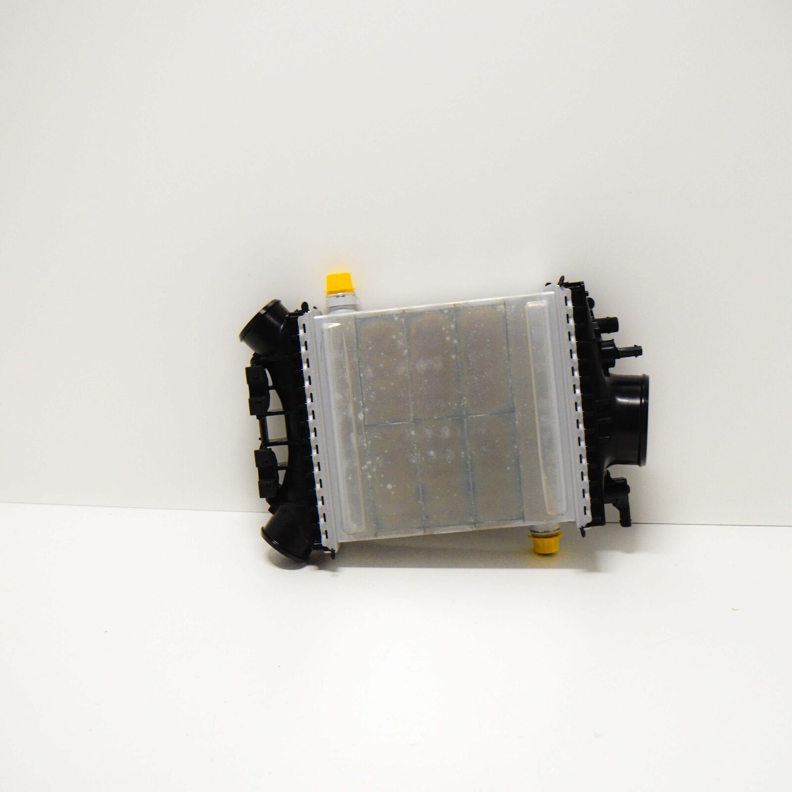 NEW MERCEDES-BENZ C-CLASS W205 INTERCOOLER RADIATOR A2760900214 2 NEW MERCEDES-BENZ C-CLASS W205 INTERCOOLER RADIATOR A2760900214 - Image 2