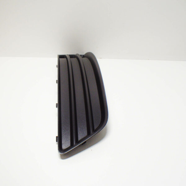 NEW AUDI A3 S3 8P FRONT RIGHT FOG LIGHT GRILLE 8P0807682D9B9 - Image 3