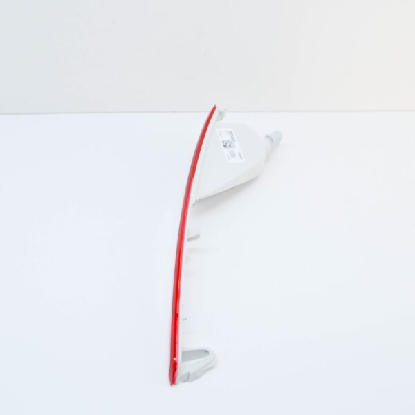 NEW VOLVO XC40 REAR LEFT BUMPER REFLECTOR 31656865 - Image 3