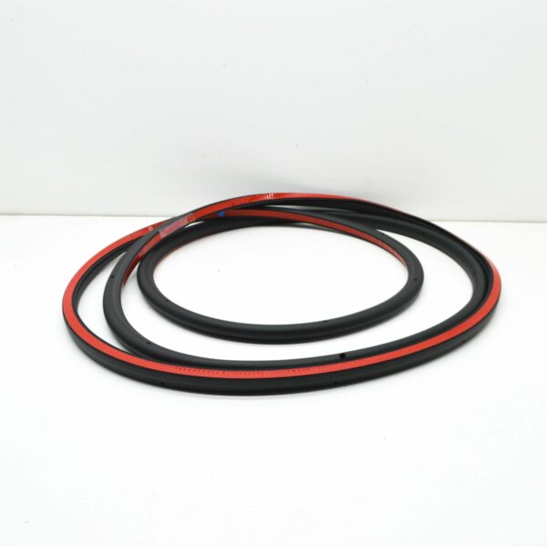 NEW AUDI Q3 8U FRONT LEFT OUTER DOOR SEAL RUBBER 8U0837911B - Image 3