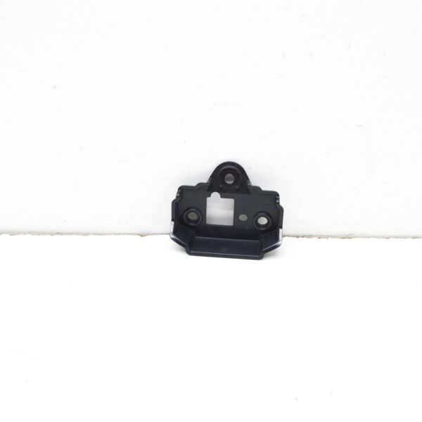 NEW AUDI A3 8Y FRONT RADIATOR GRILLE SECURING PLATE 8Y0853795B - Image 3