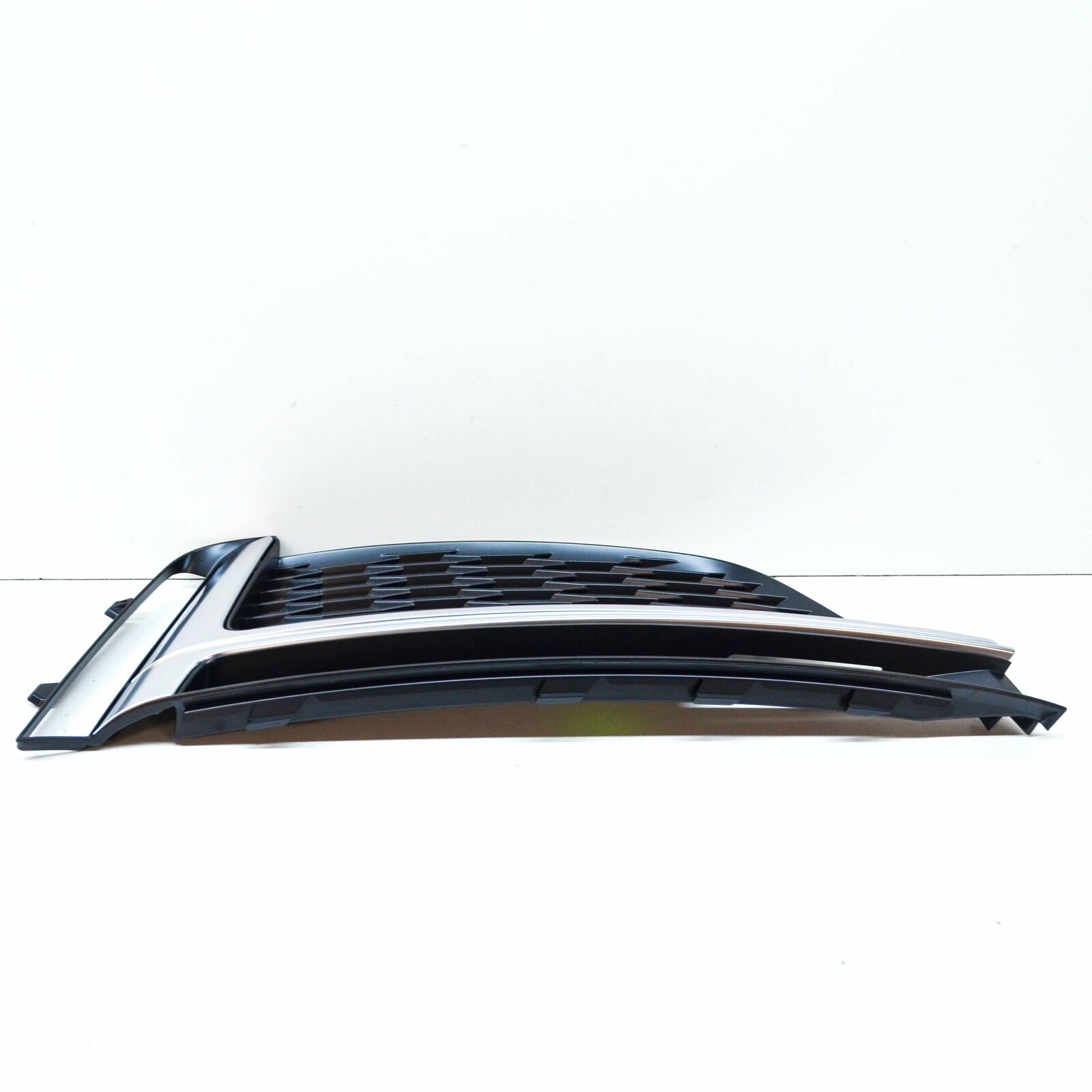 NEW AUDI A5 8W6 FRONT RIGHT AIR GUIDE GRILLE 8W6807682KRU6 3 NEW AUDI A5 8W6 FRONT RIGHT AIR GUIDE GRILLE 8W6807682KRU6 - Image 3