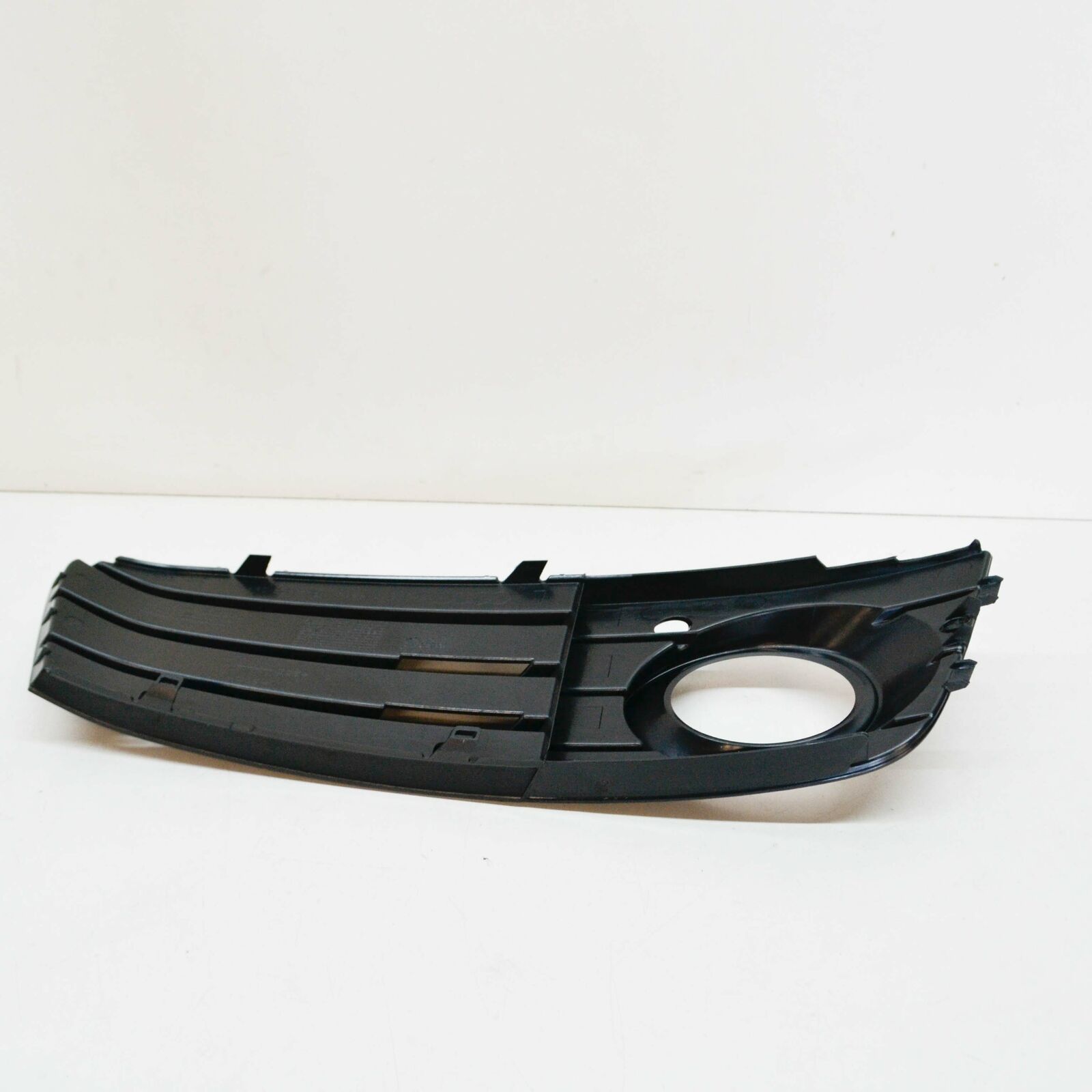 NEW AUDI A4 B8 FRONT BUMPER FOG LIGHT LEFT GRILLE 8K0807681A01C 3 NEW AUDI A4 B8 FRONT BUMPER FOG LIGHT LEFT GRILLE 8K0807681A01C - Image 3