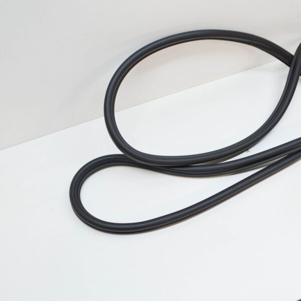 NEW AUDI TT 8J COUPE REAR LID SEAL 8J8827705A - Image 3