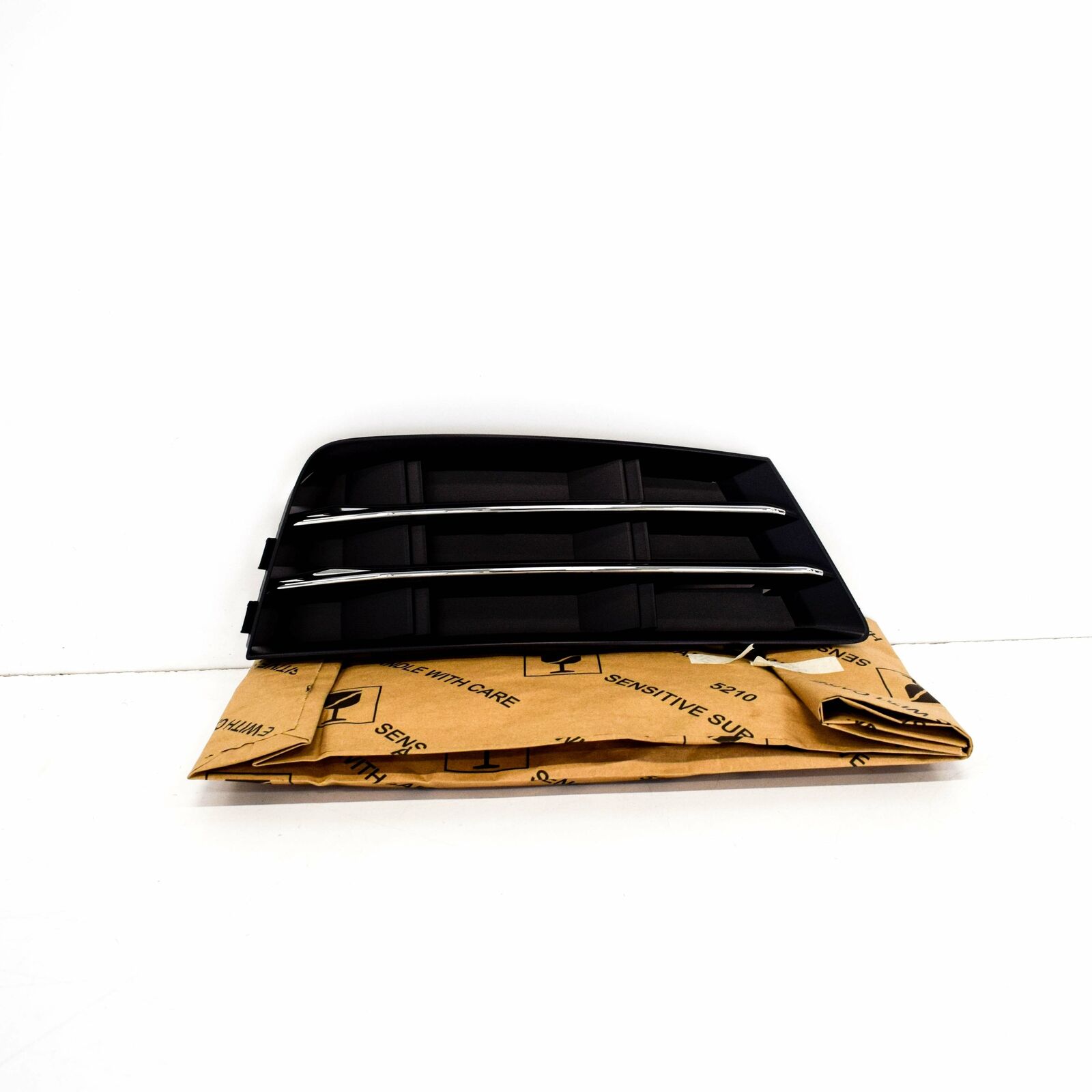 NEW AUDI A4 B9 FRONT BUMPER RIGHT GRILLE 8W0807682RRU6 2017 3 NEW AUDI A4 B9 FRONT BUMPER RIGHT GRILLE 8W0807682RRU6 2017 - Image 3