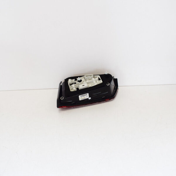 NEW VOLKSWAGEN JETTA MK6 REAR LEFT TAILLIGHT 5C6945093L - Image 3