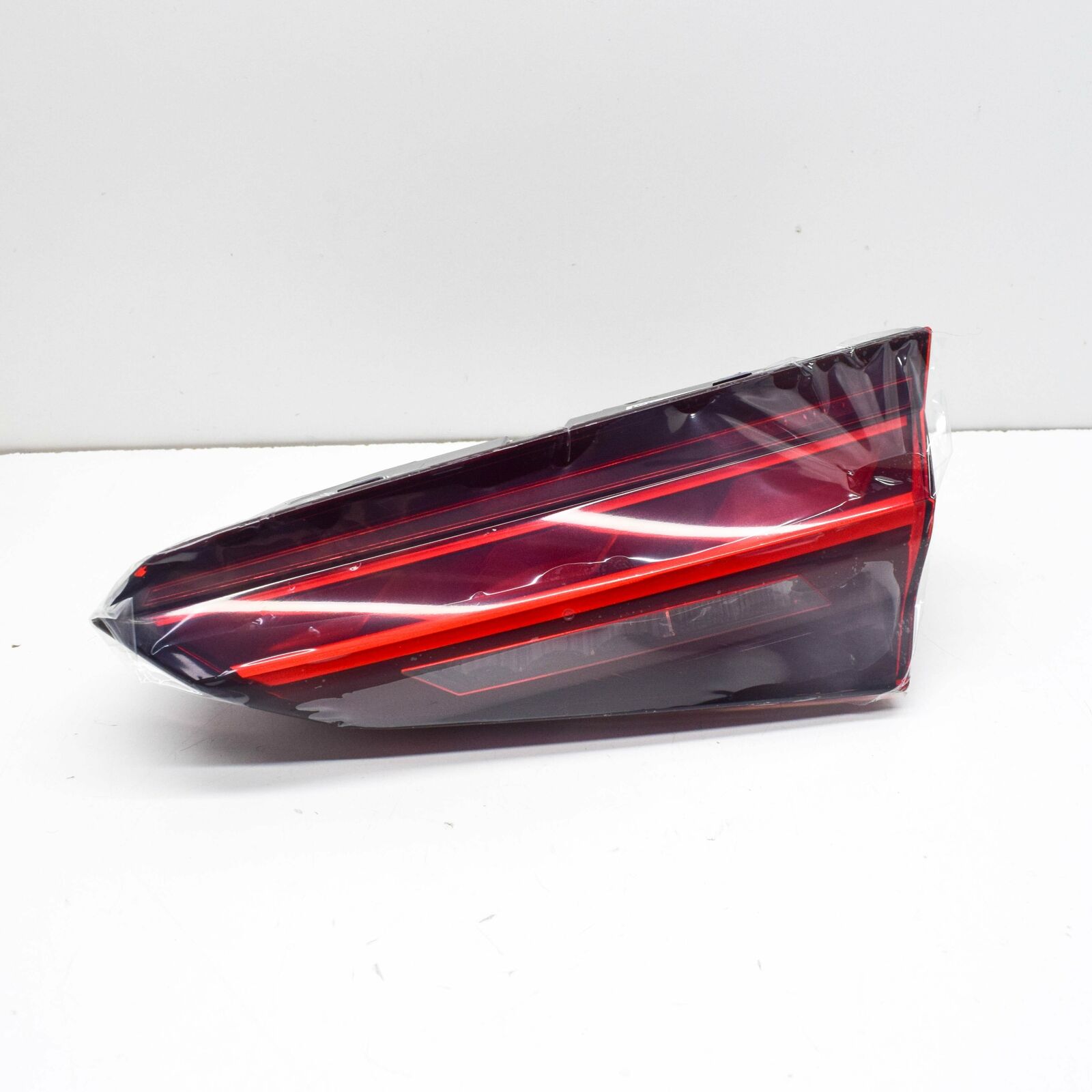 NEW AUDI A5 8W6 REAR RIGHT INNER LED TAILLIGHT 8W6945094AA ORIGINAL 3 NEW AUDI A5 8W6 REAR RIGHT INNER LED TAILLIGHT 8W6945094AA ORIGINAL - Image 3