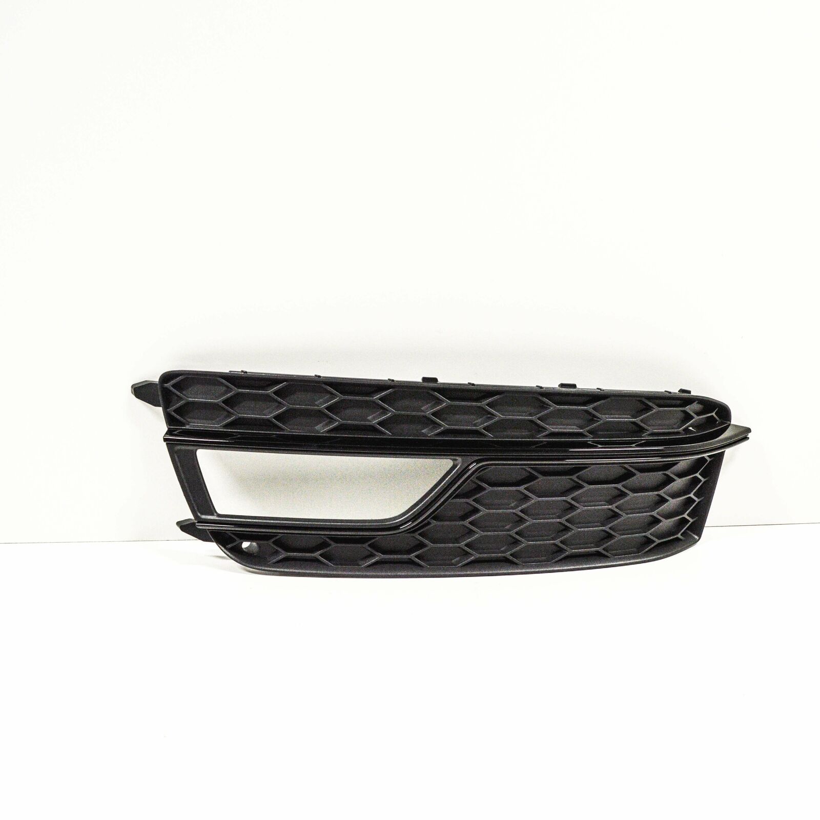 NEW AUDI A5 8T LEFT FOG LIGHT GRILLE 8T0807681K01C 2014 3 NEW AUDI A5 8T LEFT FOG LIGHT GRILLE 8T0807681K01C 2014 - Image 3
