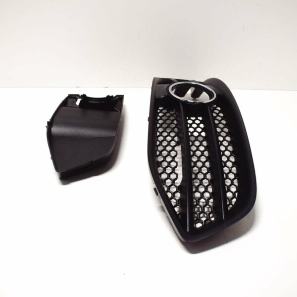 NEW AUDI A3 S3 8P RIGHT FOG LIGHT GRILLE 8P0807682G9B9 8P0807682G - Image 3