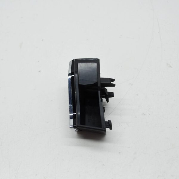 NEW VOLKSWAGEN TIGUAN AD FRONT R-LINE LETTERING LOGO BRACKET 5NA853948A - Image 3