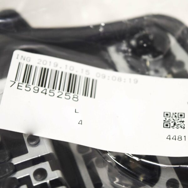 NEW VOLKSWAGEN TRANSPORTER T5 REAR RIGHT TAILLIGHT BULB HOLDER 7E5945258 - Image 3