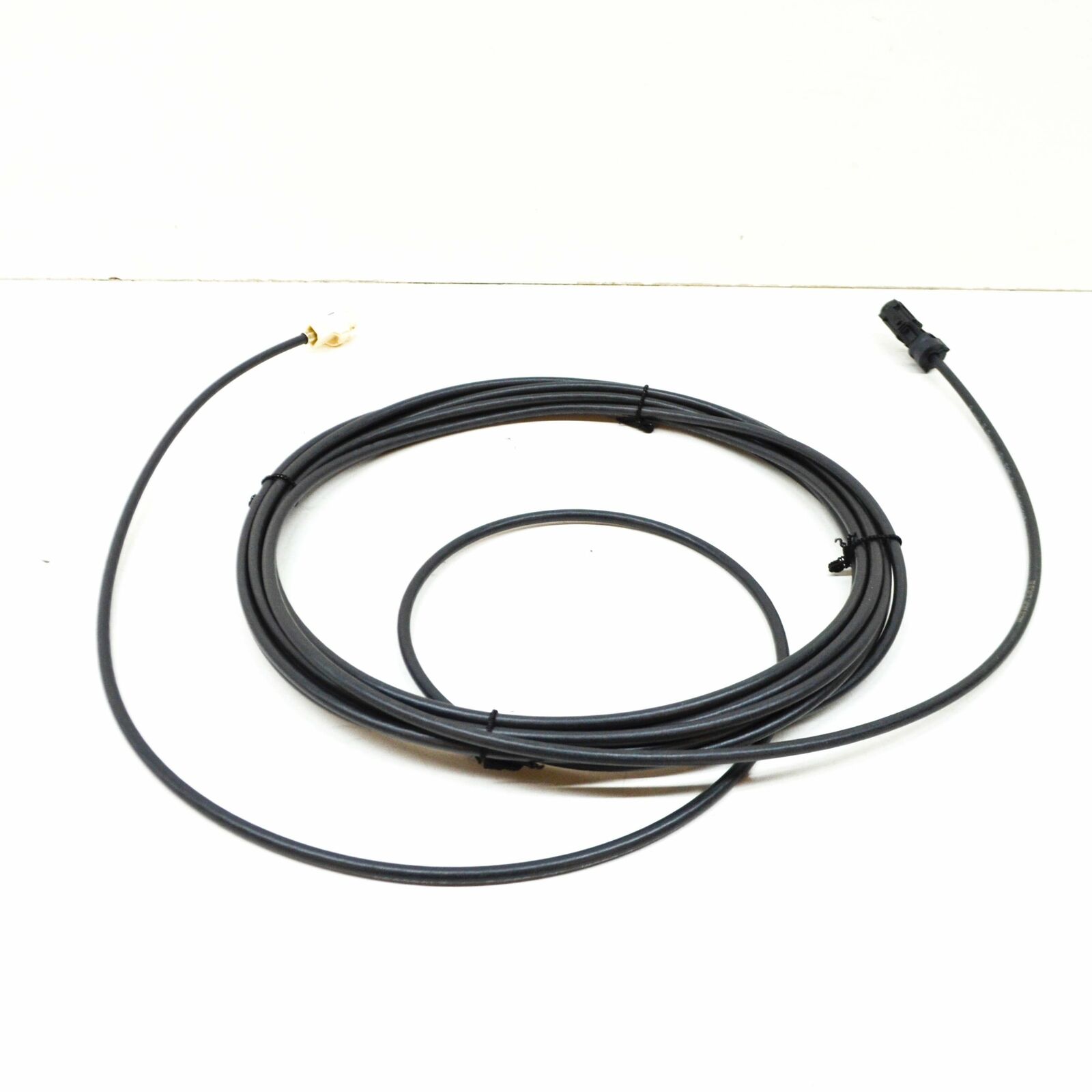 NEW AUDI A4 B9 FRONT CAMERA 4 PIN ADAPTER CABLE LOOM 8W2971192A 3 NEW AUDI A4 B9 FRONT CAMERA 4 PIN ADAPTER CABLE LOOM 8W2971192A - Image 3