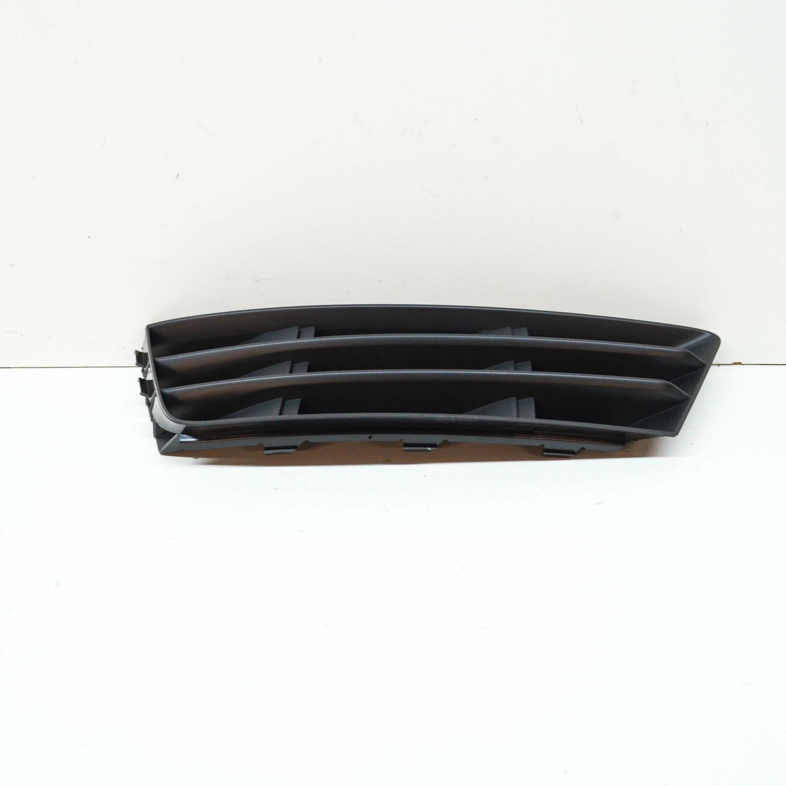 NEW AUDI A4 B9 FRONT BUMPER LEFT VENT GRILLE 8W0807681B9B9 3 NEW AUDI A4 B9 FRONT BUMPER LEFT VENT GRILLE 8W0807681B9B9 - Image 3