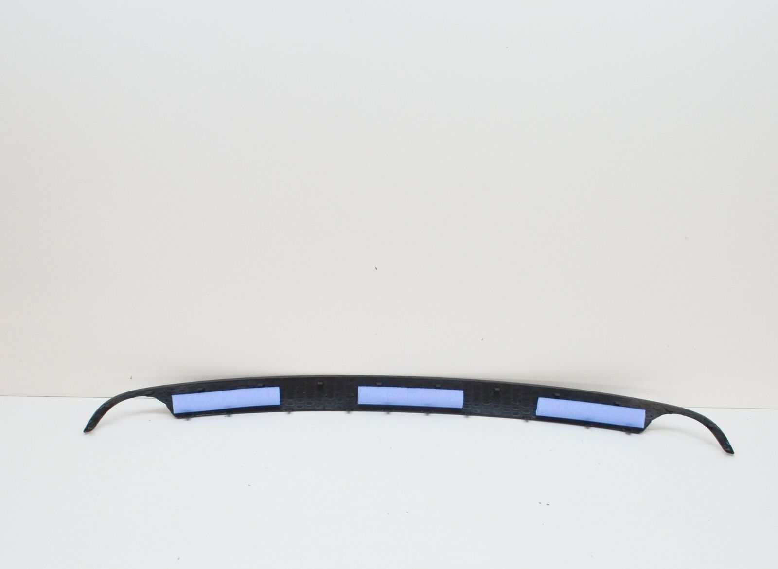 NEW AUDI A5 8T REAR BUMPER TRIM 8T0807833B01C 4 NEW AUDI A5 8T REAR BUMPER TRIM 8T0807833B01C - Image 4