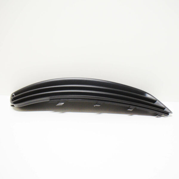 NEW AUDI A3 S3 8P FRONT RIGHT FOG LIGHT GRILLE 8P0807682D9B9 - Image 4
