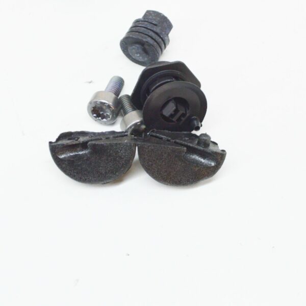 NEW AUDI A4 B8 ENGINE BONNET ATTACHMENT PARTS SET 8K0098615A - Image 4
