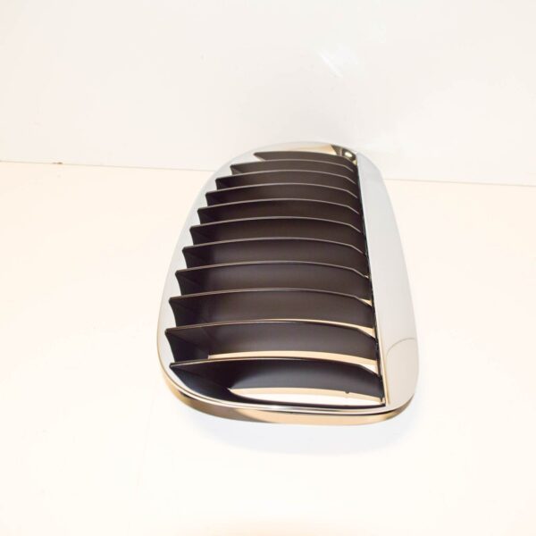 NEW BMW 6 E63 FRONT RIGHT AND LEFT FOG LIGHT GRILL 51137008916 / 51137008915 - Image 4