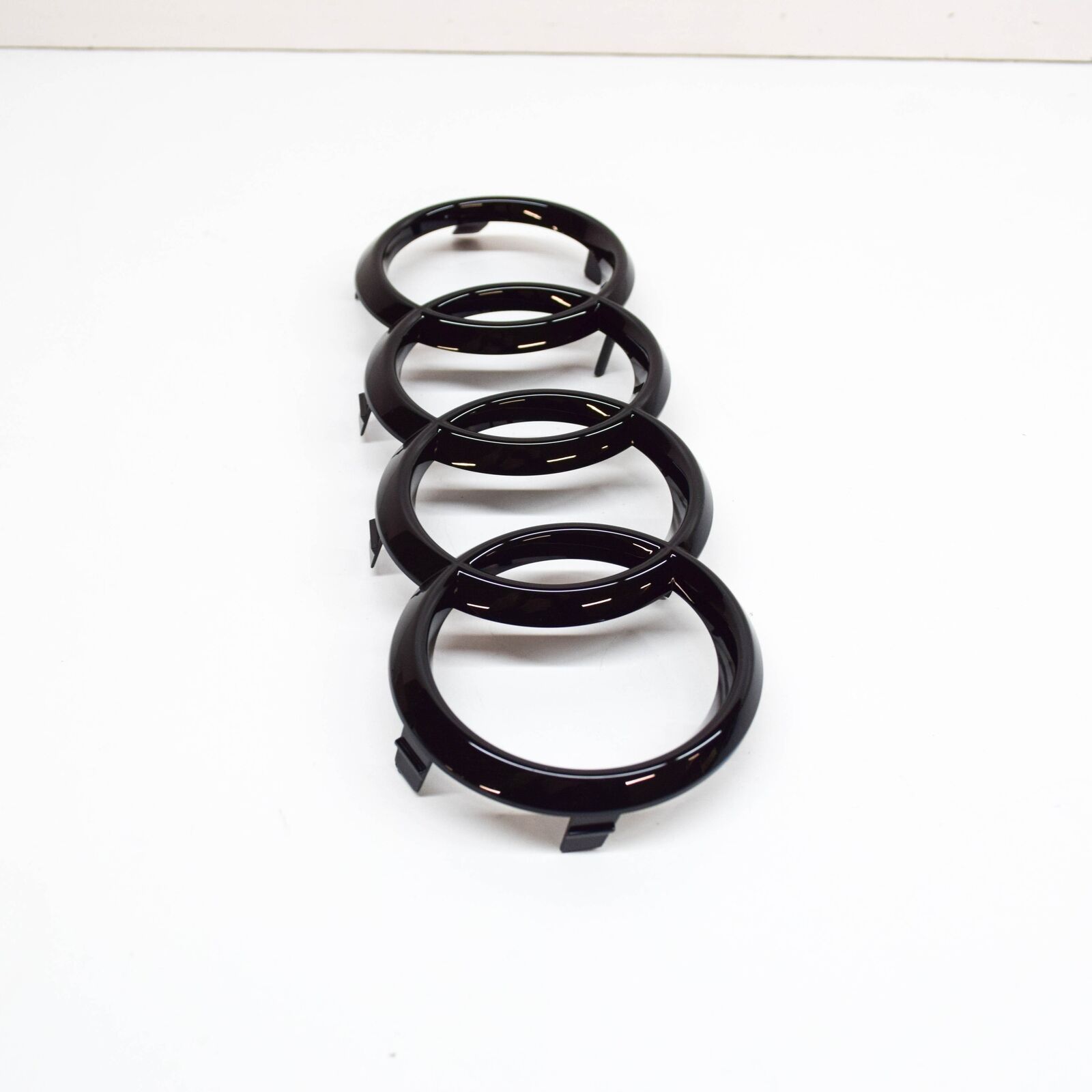 NEW AUDI A4 B9 FRONT RADIATOR GRILLE EMBLEM BADGE 8J0853605BT94 4 NEW AUDI A4 B9 FRONT RADIATOR GRILLE EMBLEM BADGE 8J0853605BT94 - Image 4