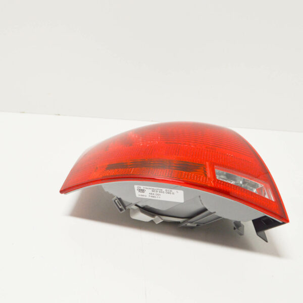 NEW AUDI A4 8E B7 REAR LEFT TAIL LIGHT 8E9945095E - Image 4