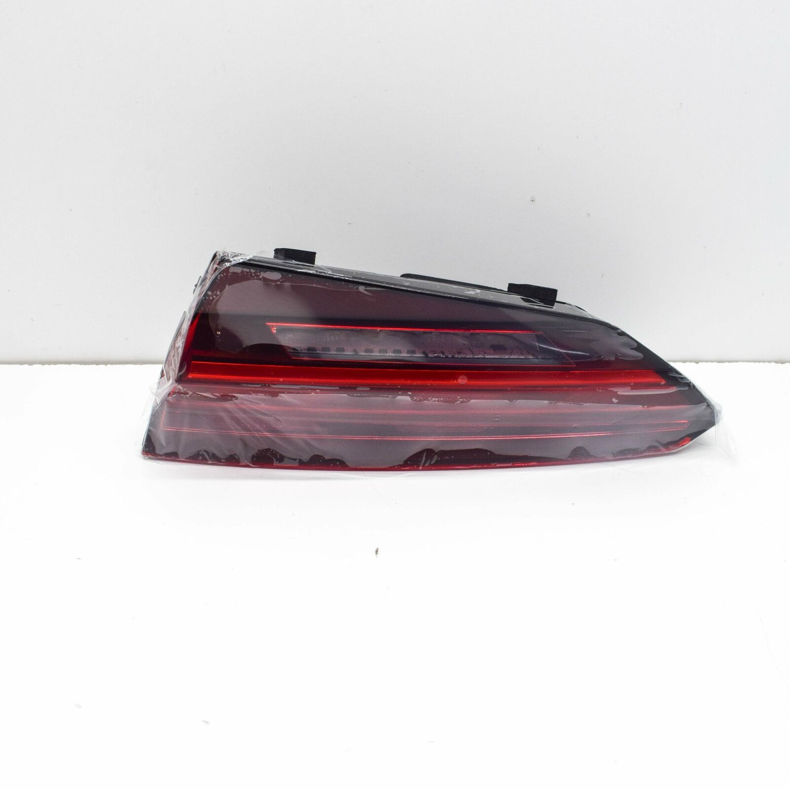 NEW AUDI A5 8W6 REAR RIGHT INNER LED TAILLIGHT 8W6945094AA ORIGINAL 4 NEW AUDI A5 8W6 REAR RIGHT INNER LED TAILLIGHT 8W6945094AA ORIGINAL - Image 4