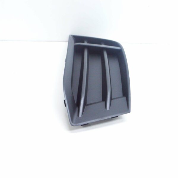 NEW AUDI A3 8V FRONT BUMPER RIGHT AIR GUIDE GRILLE 8V5807682M9B9 - Image 4