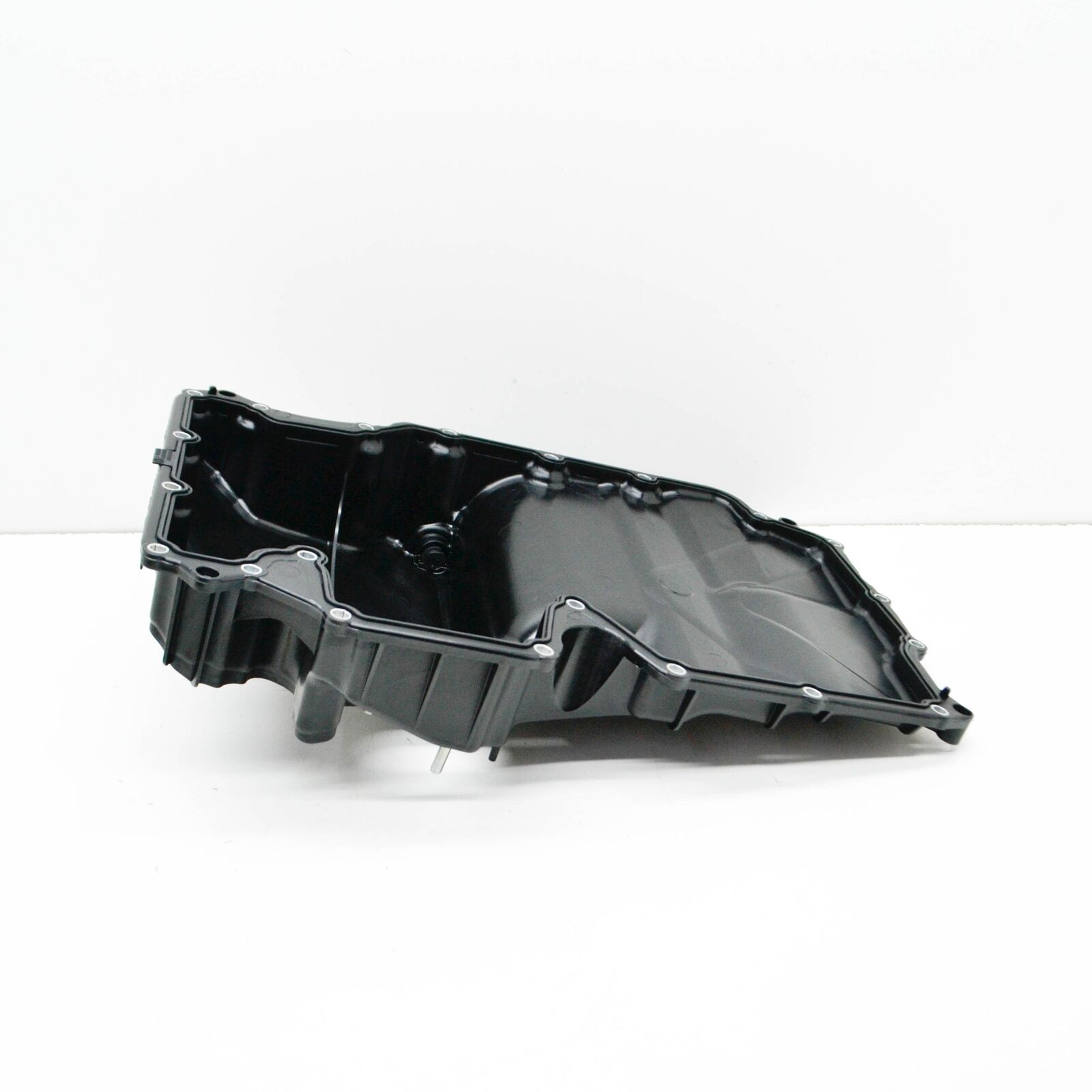 NEW AUDI A5 8W6 ENGINE OIL SUMP LOWER PART 05L103602B 4 NEW AUDI A5 8W6 ENGINE OIL SUMP LOWER PART 05L103602B - Image 4