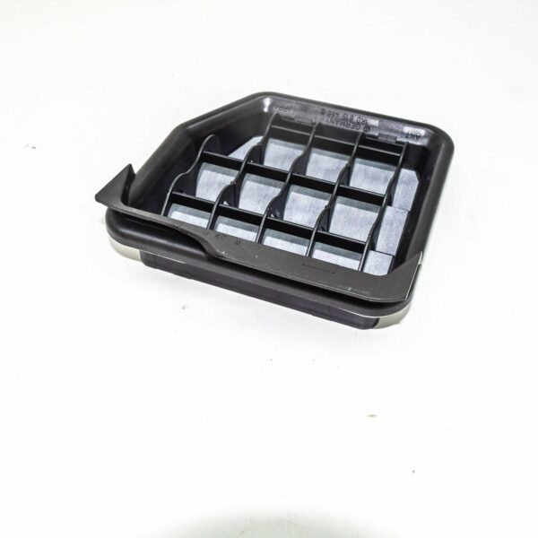 NEW VOLKSWAGEN SCIROCCO MK3 REAR RIGHT BODY VENT TRIM 1K0819466B - Image 4