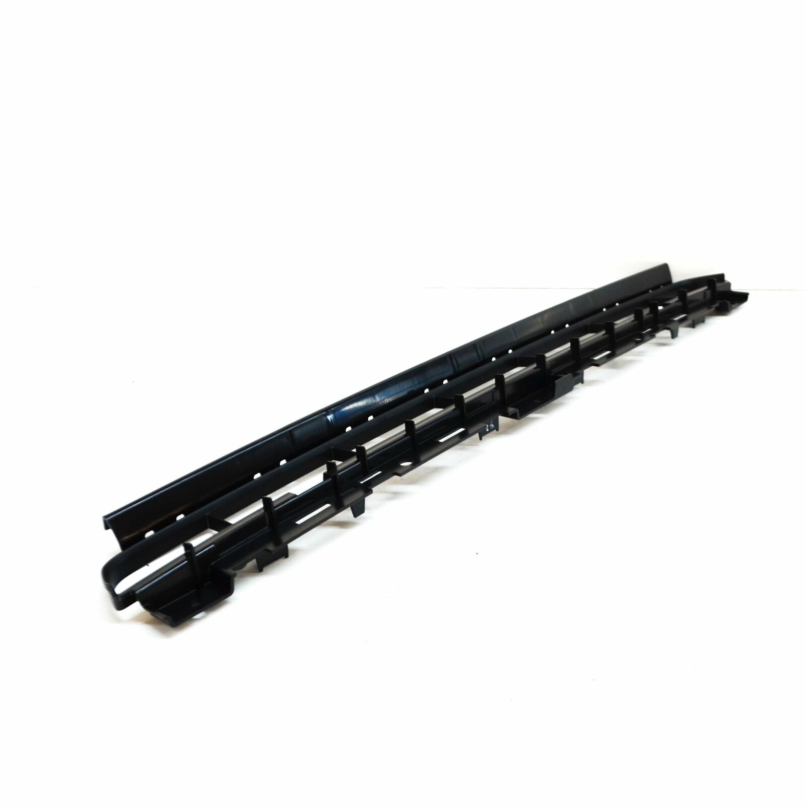 NEW AUDI A4 B9 FRONT LOWER GRILLE 8W08076839B9 4 NEW AUDI A4 B9 FRONT LOWER GRILLE 8W08076839B9 - Image 4