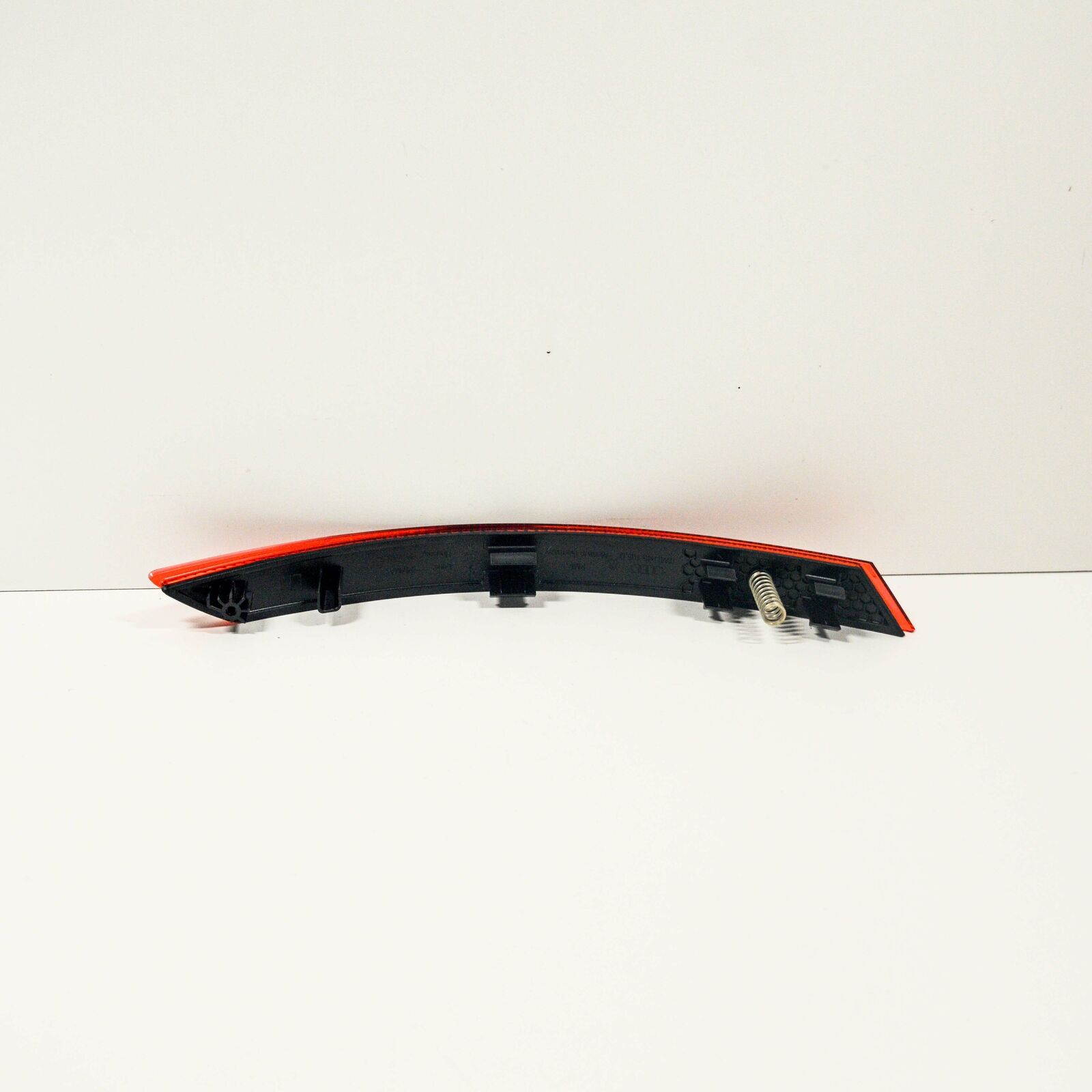 NEW AUDI A4 B9 LIGHT REFLECTOR REAR LEFT 8W0945105D 4 NEW AUDI A4 B9 LIGHT REFLECTOR REAR LEFT 8W0945105D - Image 4