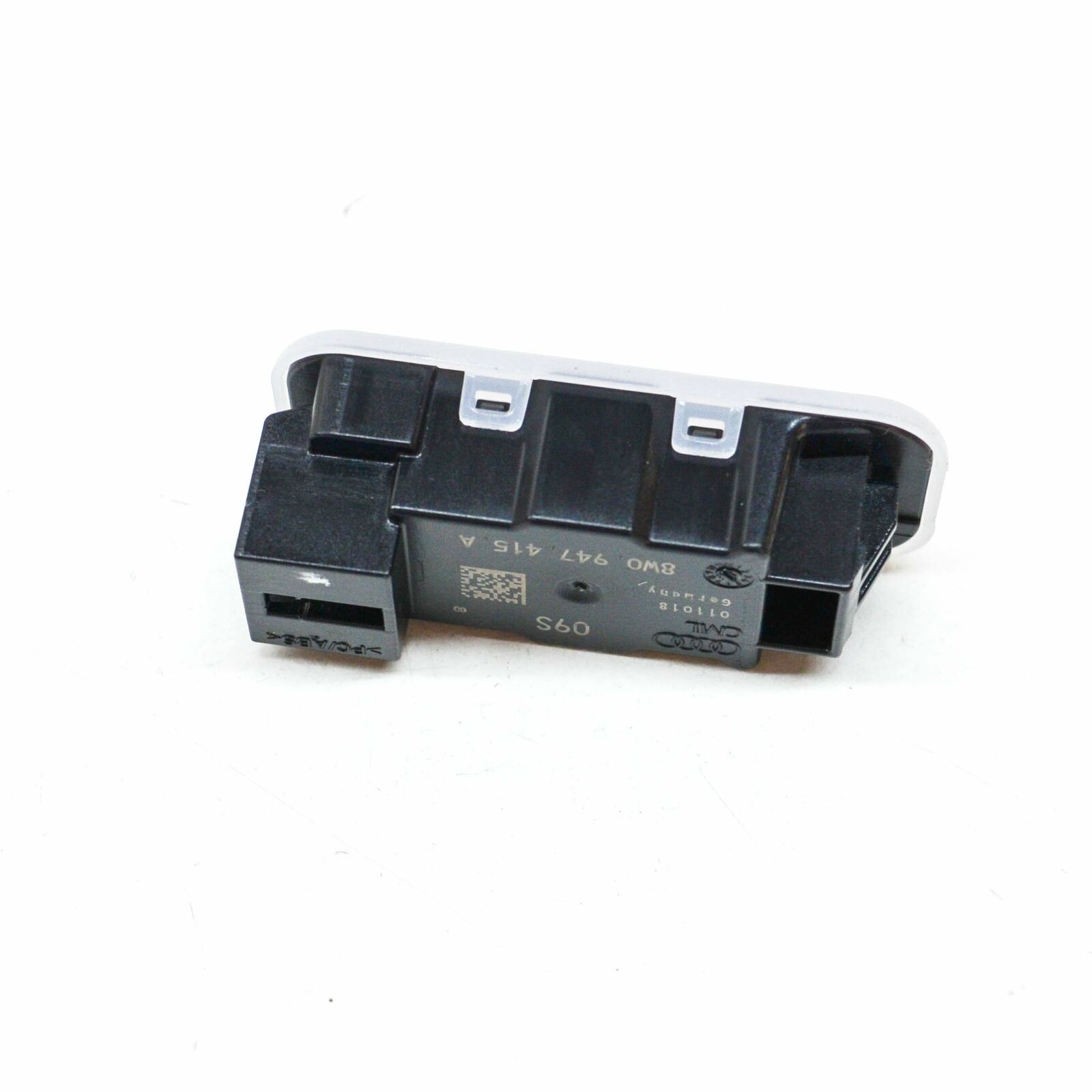 NEW AUDI A4 S4 B9 AVANT FRONT LEFT FOOTWELL INTERIOR LIGHT 8W0947415A 4 NEW AUDI A4 S4 B9 AVANT FRONT LEFT FOOTWELL INTERIOR LIGHT 8W0947415A - Image 4