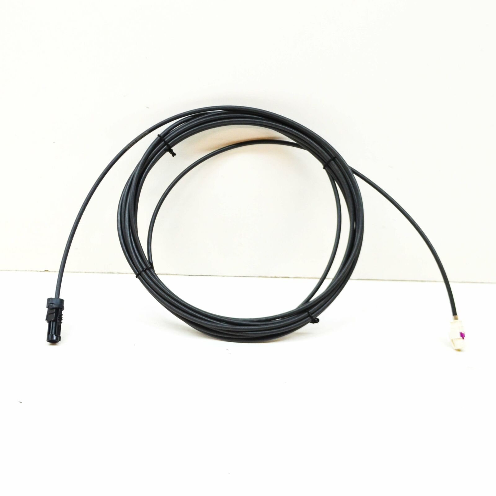 NEW AUDI A4 B9 FRONT CAMERA 4 PIN ADAPTER CABLE LOOM 8W2971192A 4 NEW AUDI A4 B9 FRONT CAMERA 4 PIN ADAPTER CABLE LOOM 8W2971192A - Image 4