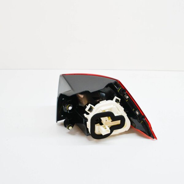 NEW VOLKSWAGEN GOLF VARIANT 5G MK7 REAR LEFT OUTER TAILLIGHT 5GM945095E - Image 4