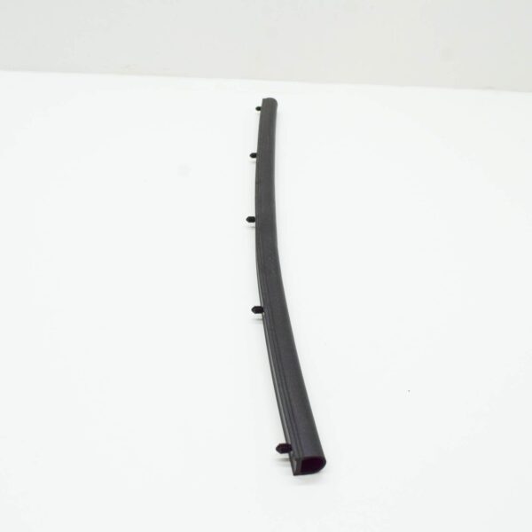 NEW VOLKSWAGEN JETTA MK7 FRONT RIGHT BONNET HOOD SEAL 17A823708 ORIGINAL - Image 3