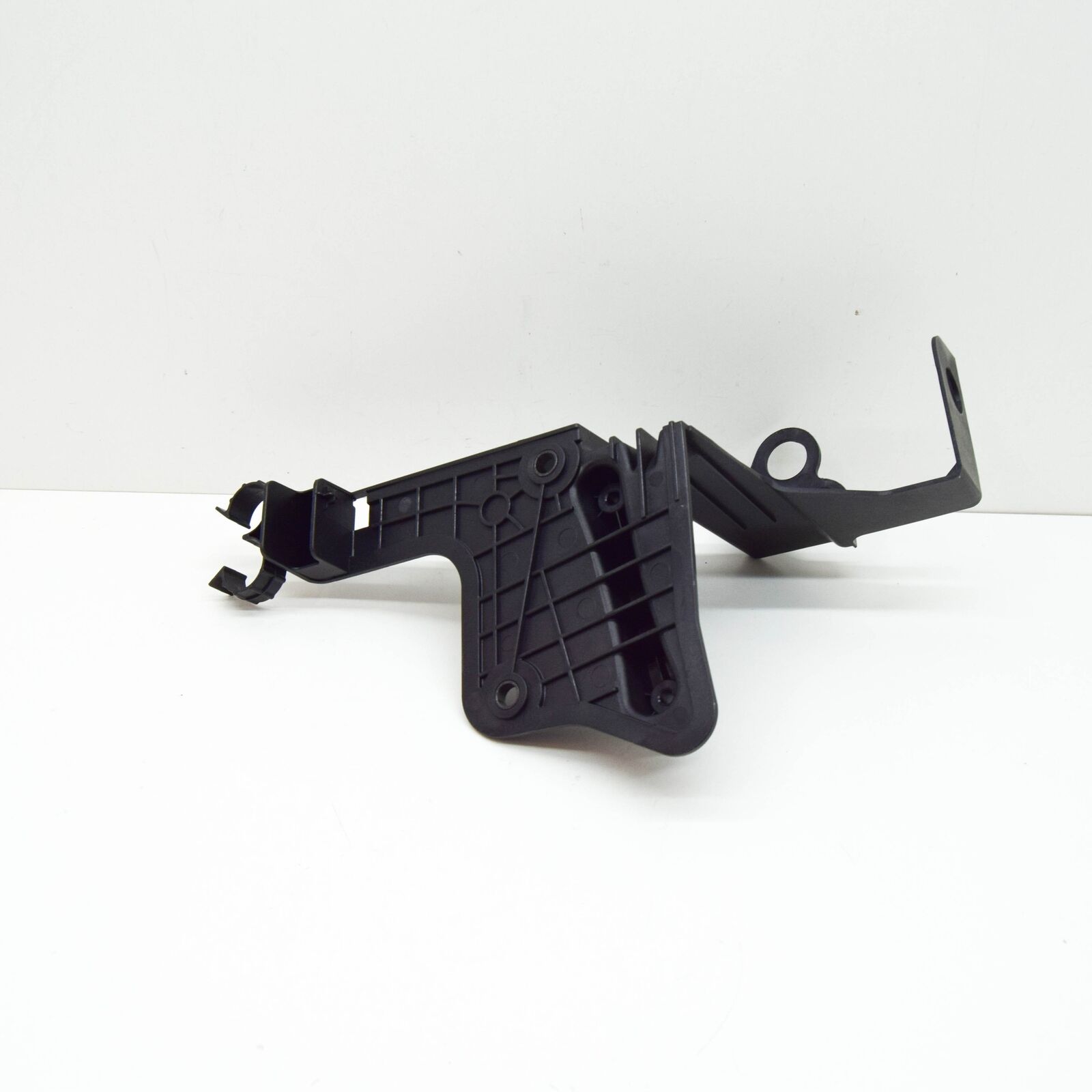 NEW AUDI A6 4A C8 ENGINE COOLANT PUMP BRACKET 4K0145879R ORIGINAL 3 NEW AUDI A6 4A C8 ENGINE COOLANT PUMP BRACKET 4K0145879R ORIGINAL - Image 3