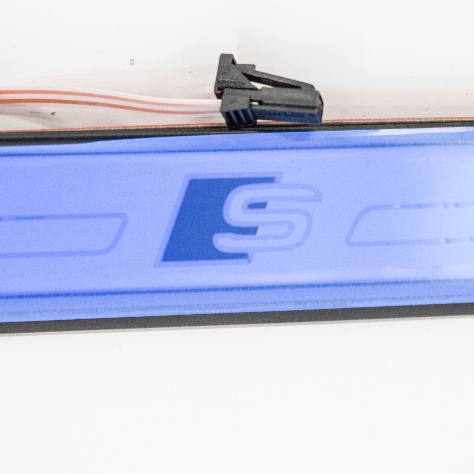 NEW AUDI A4 B9 S-LINE LEFT DOOR SILL COVER ILLUMINATED 8W0947417A9B9 ORIGINAL 3 NEW AUDI A4 B9 S-LINE LEFT DOOR SILL COVER ILLUMINATED 8W0947417A9B9 ORIGINAL - Image 3