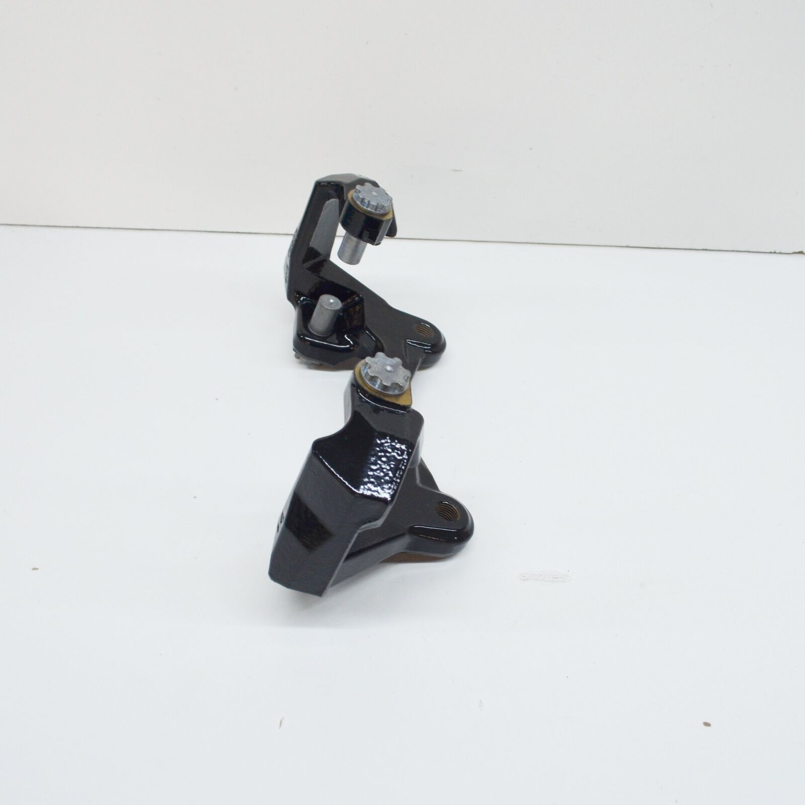 NEW AUDI A5 SPORTBACK 8T FRONT RIGHT CALIPER CARRIER 8T0615126 ORIGINAL 3 NEW AUDI A5 SPORTBACK 8T FRONT RIGHT CALIPER CARRIER 8T0615126 ORIGINAL - Image 3