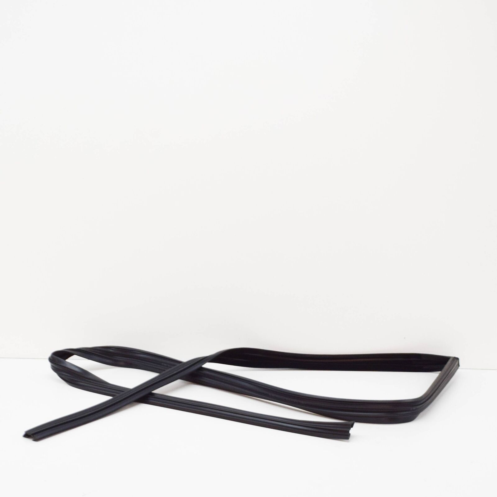 NEW BMW 3 COUPE E30 FRONT RIGHT ONE-PIECE WINDOW GUIDE 51321904782 ORIGINAL 3 NEW BMW 3 COUPE E30 FRONT RIGHT ONE-PIECE WINDOW GUIDE 51321904782 ORIGINAL - Image 3