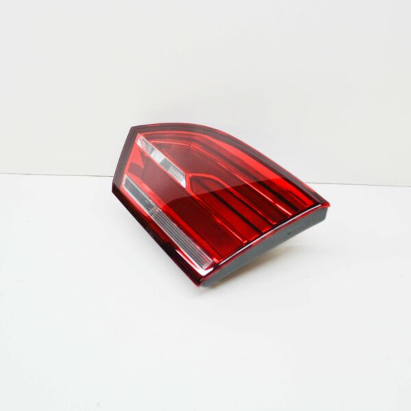 NEW VOLKSWAGEN JETTA MK6 REAR TAILGATE RIGHT TAILLIGHT 5C6945308 ORIGINAL - Image 3