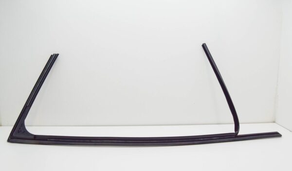 NEW AUDI A3 8P FRONT RIGHT WINDOW GLASS SEAL 8P4837440B ORIGINAL - Image 3